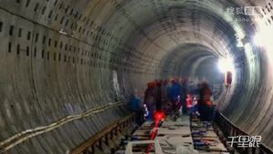 西藏的水资源通过千里隧道运往新疆