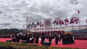 Schönheit am Dengqiu-Fest in Sichuan