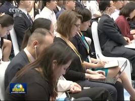 习近平会见中外记者