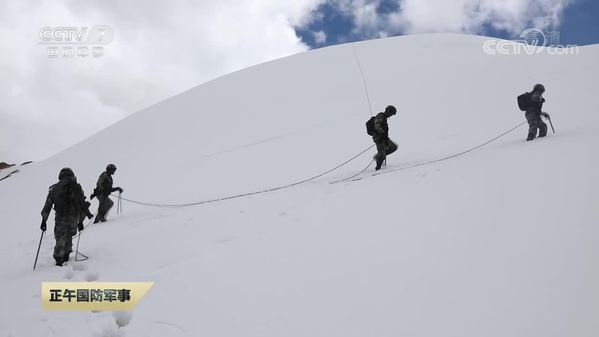 【直击演训一线·西藏军区某合成旅】侦察分队挺进海拔6000米进行极限训练