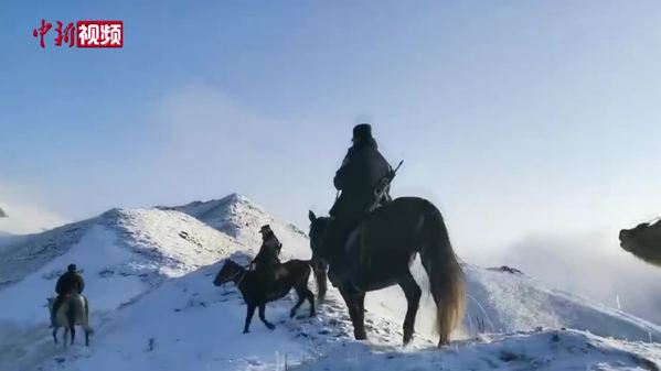 三江源森警巡护队：骑马“仗剑”跨雪山
