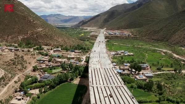 百秒看时代跨越：西藏构建立体交通网
