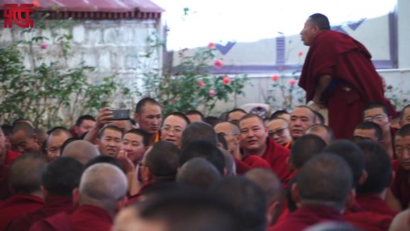 中国藏语系高级佛学院招生：西藏考点现场“唇枪舌战”