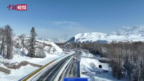 冷空气袭高原 祁连山腹地现春雪盖山峦美景