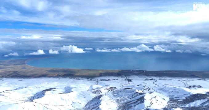 五月雪吻青海湖