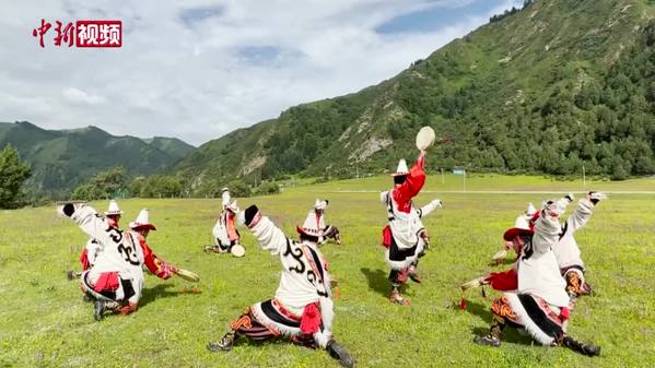 甘肃卓尼：青山秘境中上演非遗鼓舞“最炫民族风”