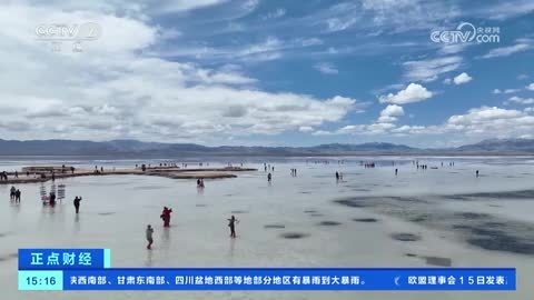 青海：今年上半年茶卡盐湖景区接待游客突破百万人次