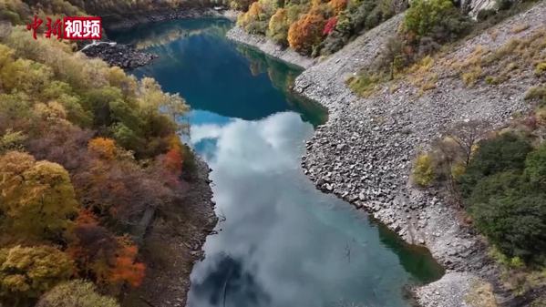 茂县松坪沟景区彩林如画美不胜收