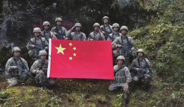 《国防故事》“藏地雄鹰”次罗布