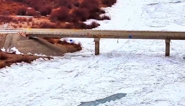 雪域黄河冰封“翡翠”