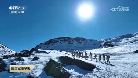 踏雪巡逻 用青春丈量祖国边防线