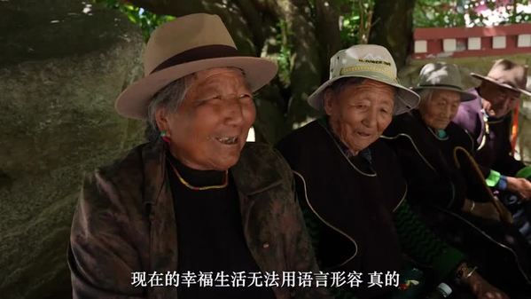 看着北斗星走不迷路 跟着共产党走会幸福