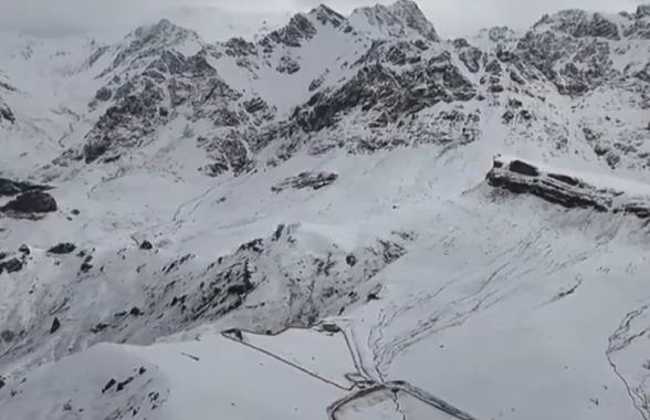 青海祁连：七月降飞雪 夏日披银装