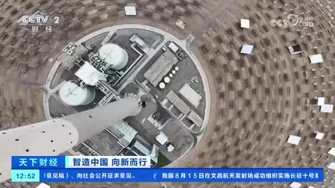 【智造中国 向新而行】青海格尔木：“揽”风“借”光 戈壁滩上“绿电”奔腾