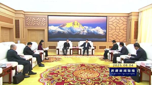 王君正与国家金融监督管理总局局长李云泽座谈