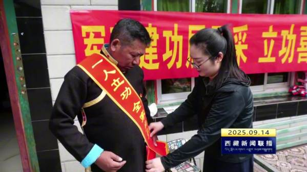 扎囊县开展登门送喜报活动