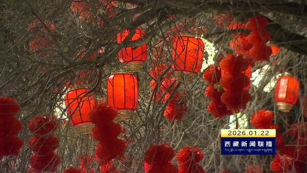 张灯结彩迎双节 红韵满城聚同心