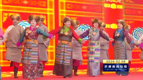 家门口的文化盛宴 藏乡“村晚”乐融融
