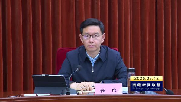 嘎玛泽登主持召开自治区政府党组理论学习中心组学习会暨党组（扩大）会议