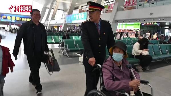 他们见证青藏铁路首发 也见证高原旅途20年之变