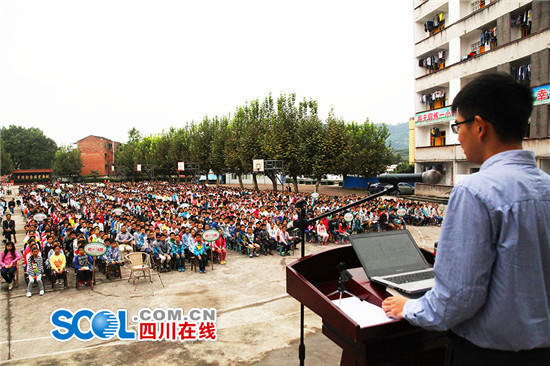 纳溪区护国中学 知名校友励志报告激励学生奋进