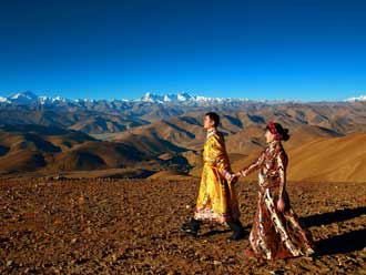 2015珠峰婚礼十对新人“登临”世界最高峰