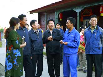 2015“中华环保世纪行—西藏行”工作组赴墨脱村展开实地调查