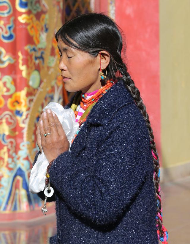 班禅坐床20周年庆典后首次举行大规模摸顶活动