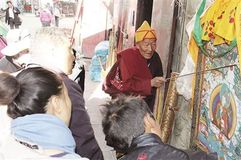 Endangered Tibetan talking-singing art recorded for preservation