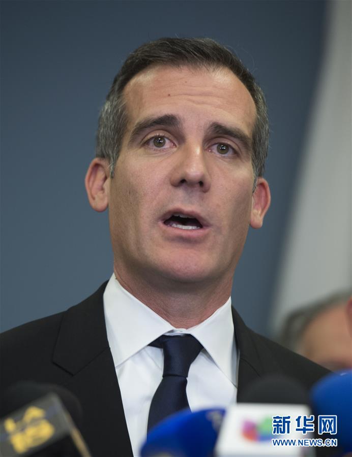 英媒:美国洛杉矶地区受安全威胁 千余所学校关