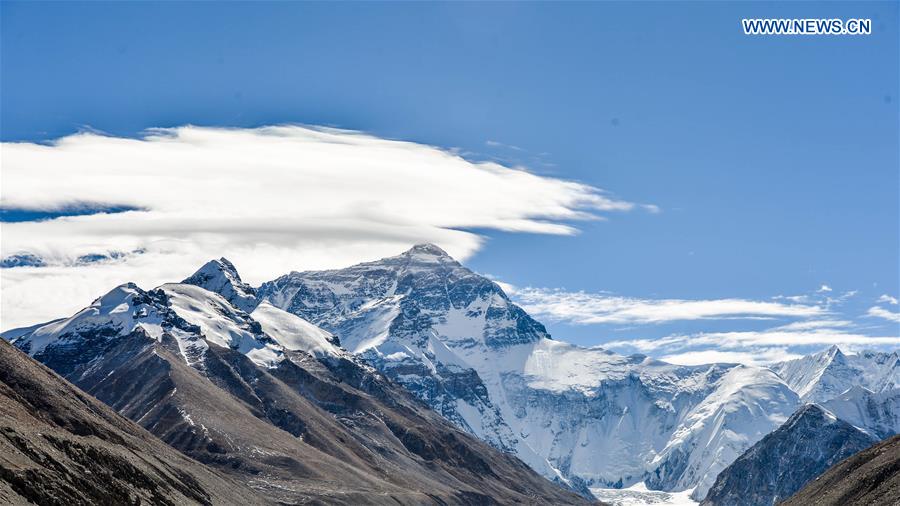 Photo taken on Nov. 23, 2015 shows a distant view of Mount Everest, the highest peak in the world which stands at an altitude of 8844.43 meters, in southwest China's Tibet Autonomous Region.