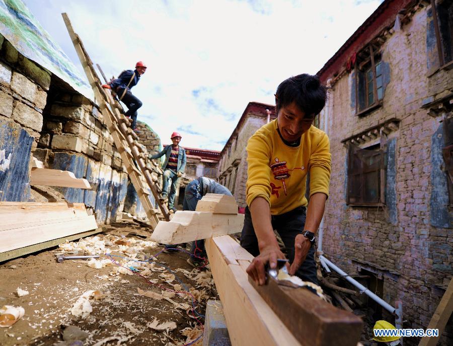 A worker makes woodworking as he repairs sutra printing house Meru Monastery in Lhasa, capital of southwest China's Tibet Autonomous Region, Aug. 28, 2015. Local government has dispatched about 30 million yuan (4.698 million US dollars) to overhaul Meru Monastery, which has a history of more than 400 years and suffered from deformation in its beam, pillars and walls. The repair, which started on Aug. 1, is expected to last for one year. (Xinhua/Jigme Dorje)