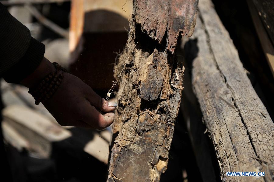 Photo taken on Aug. 28, 2015 shows a beam badly damaged by worms in Meru Monastery in Lhasa, capital of southwest China's Tibet Autonomous Region. Local government has dispatched about 30 million yuan (4.698 million US dollars) to overhaul Meru Monastery, which has a history of more than 400 years and suffered from deformation in its beam, pillars and walls. The repair, which started on Aug. 1, is expected to last for one year. (Xinhua/Jigme Dorje)