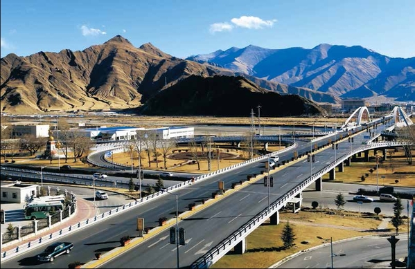交通:西藏经济社会跨越发展的支柱