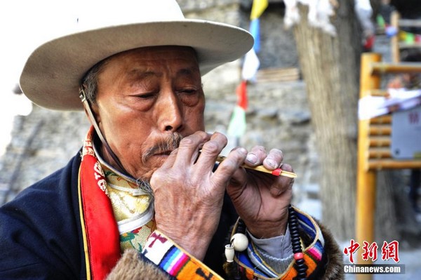 A glimpse of ancient Tibetan village in Sichuan