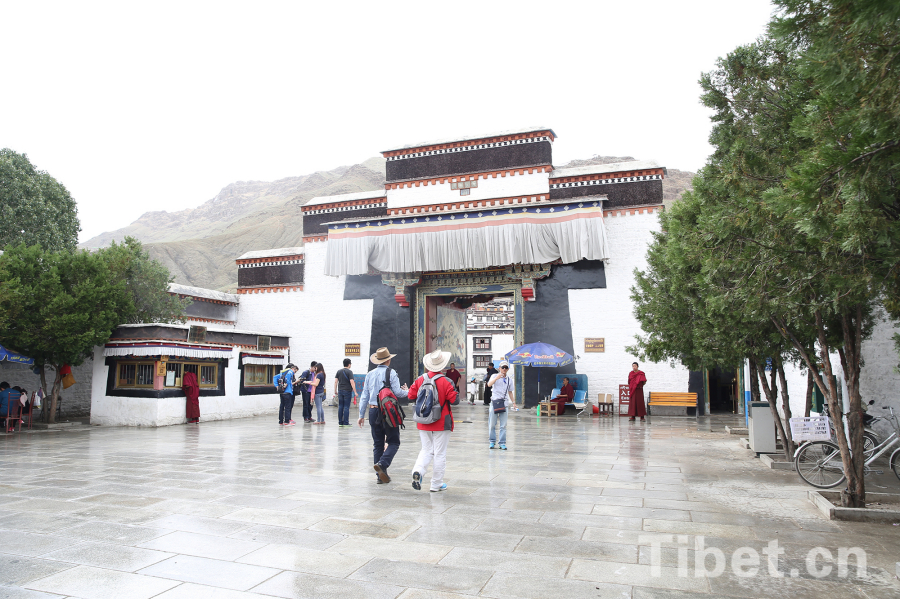 Summer scenery in Tashilhunpo Monastery