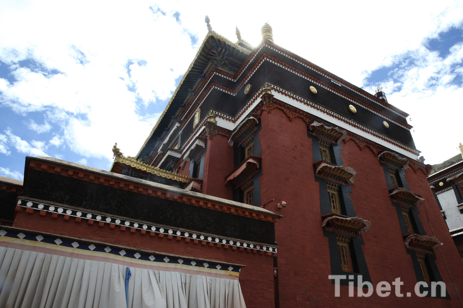 Summer scenery in Tashilhunpo Monastery