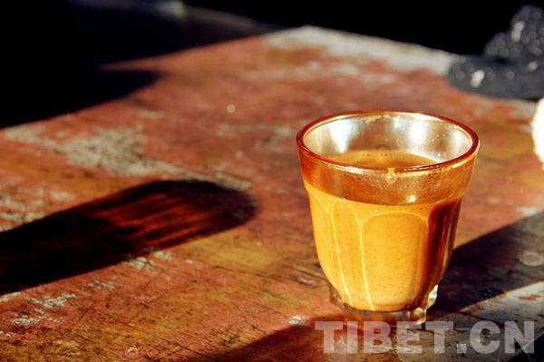 The photo shows sweet tea which is very popular in Lhasa. [Photo/ China Tibet Online]