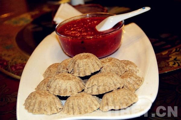 The photo shows zanba, or known as roasted highland barley flour, the staple food of Tibetan people, which appears in every meal of them. [Photo/ China Tibet Online]