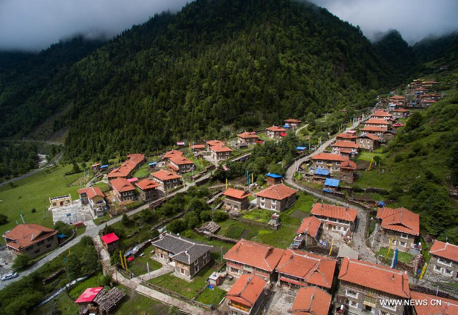  The Dagu glacier scenic spot is the newest tourist spot after the Jiuzhaigou Scenic Area, Huanglong Scenic Area and the Wolong National Nature Reserve in Aba.