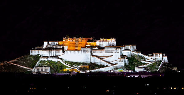 Tourism art zone opens in Tibet