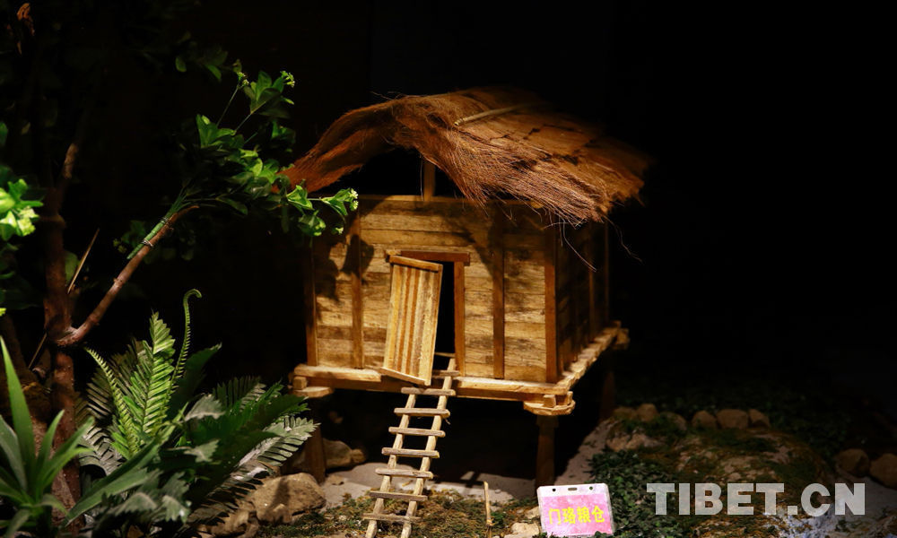 Model of local grain bin [Photo/China Tibet Online]