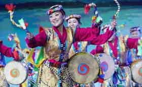 First online New Year’s Gala features 2016 Tibetan grassroots singers 