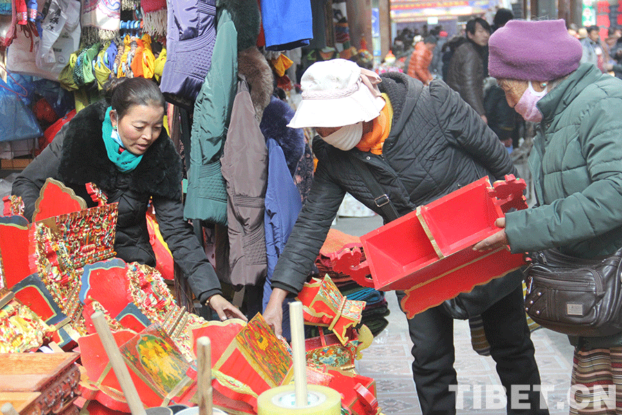 The lively Tibetan Losar marketplace