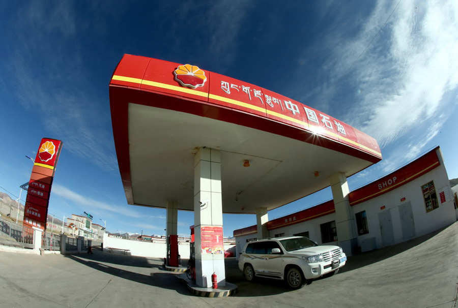 The world’s highest gas station in Tibet