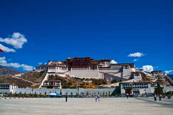 Lhasa opens government service hotline 12345