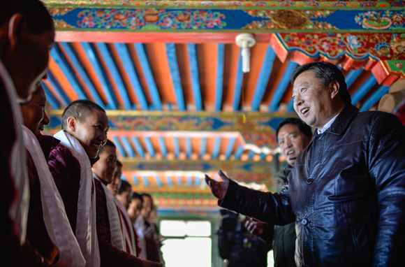 Tibet official visits Dingri and Gyirong counties