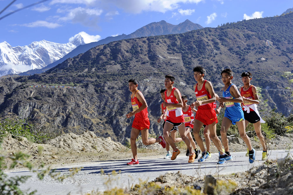 Nyingchi City of Tibet holds the 2016 Namjagbarwa half marathon 