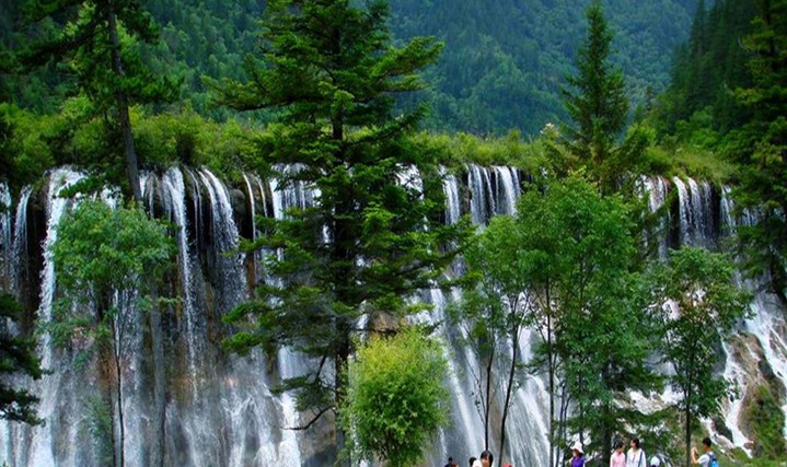 Scenery of Nuorilang Waterfall 