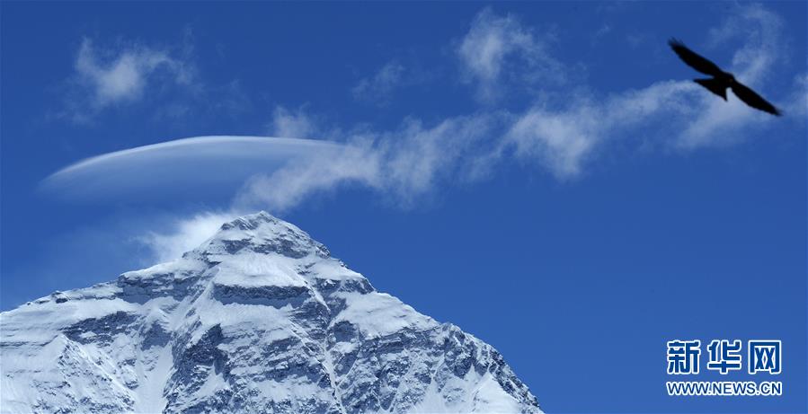 Winter tour of Mt. Qomolangma begins